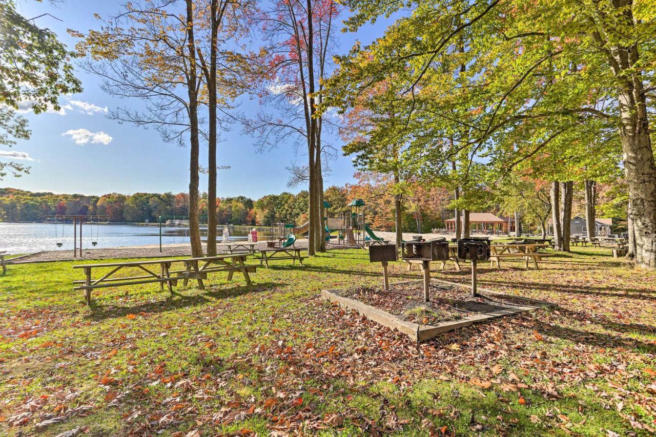 Poconos Vacation Home Walk To Locust Lake! Pocono Lake Экстерьер фото